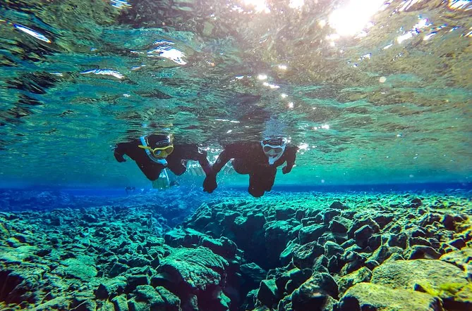 Snorkeling à Silfra en petit groupe, en autonomie